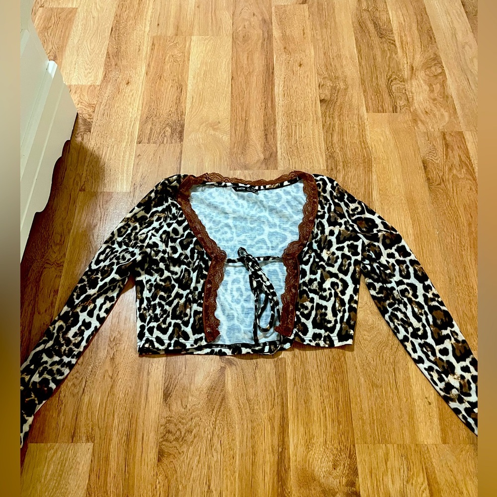 Cheetah print tie in front Size M